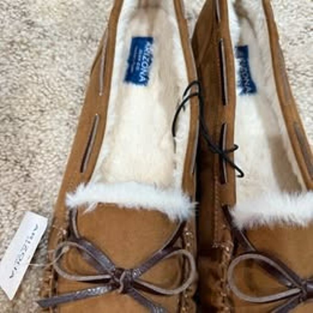 Women's size 11 slippers NEW - Picture 2 of 3